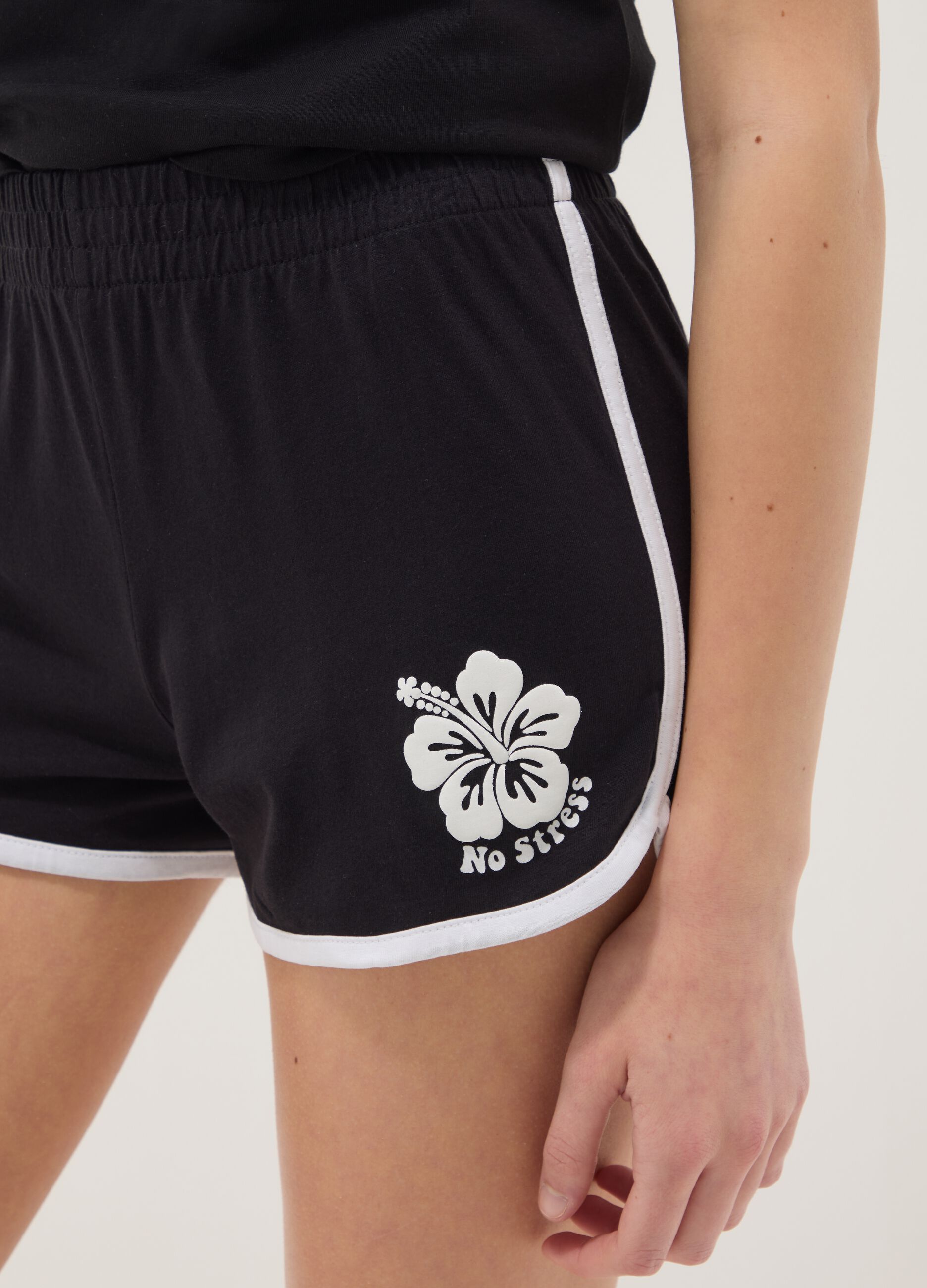 Shorts neri in puro cotone da ragazza slim fit con profili bianchi