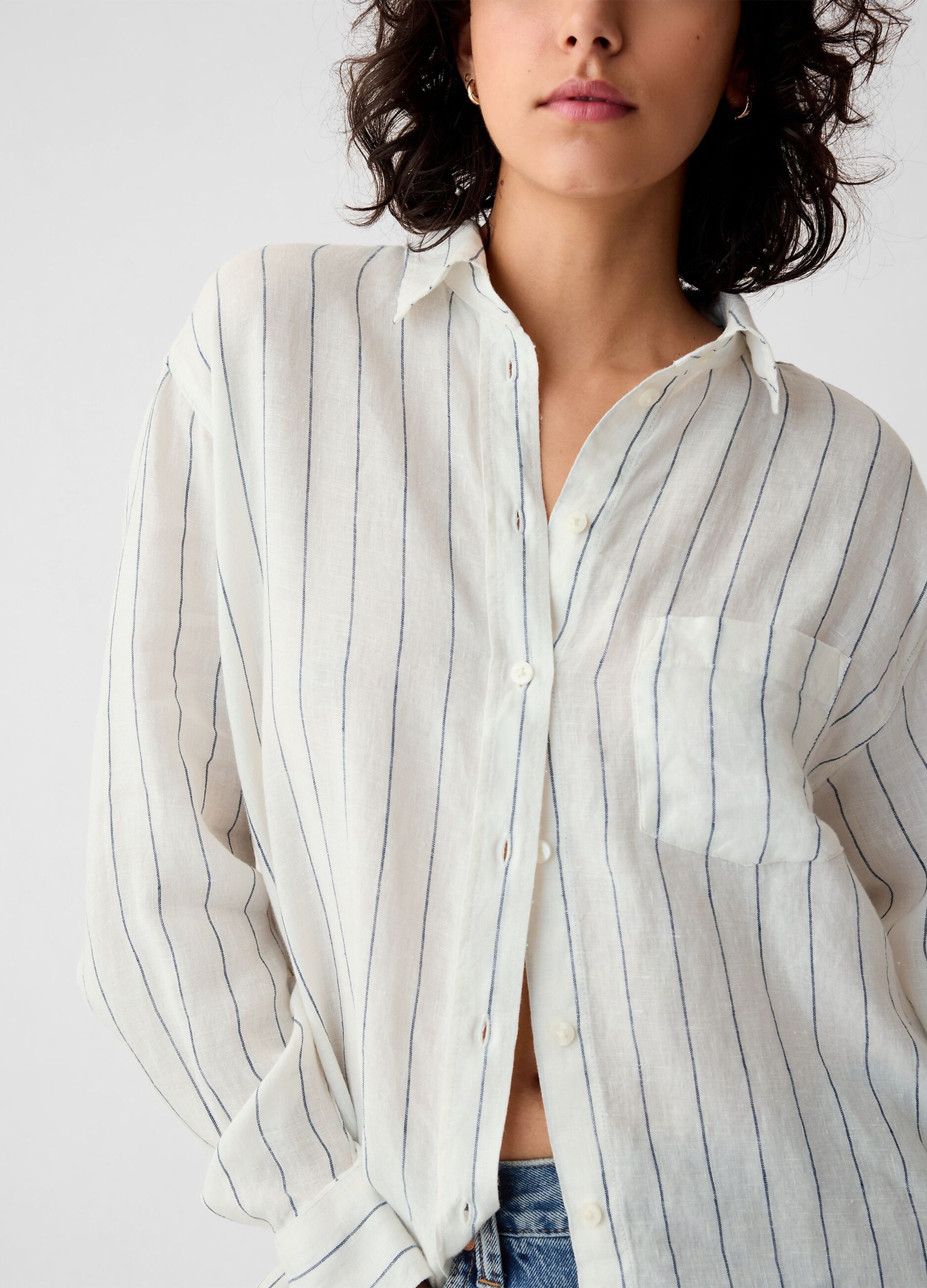 Oversized shirt in linen with pocket
