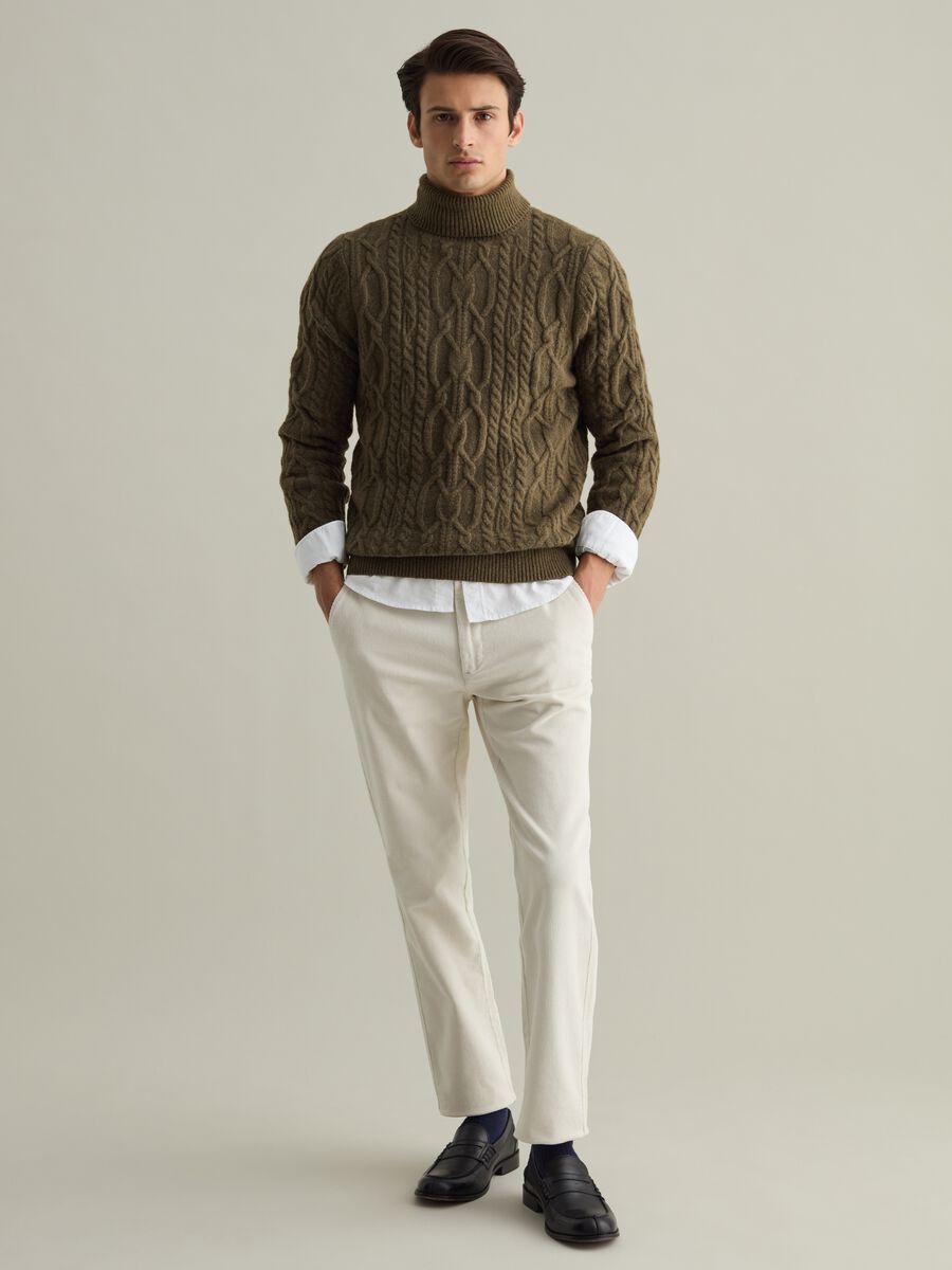 Pullover a trecce con collo alto_1
