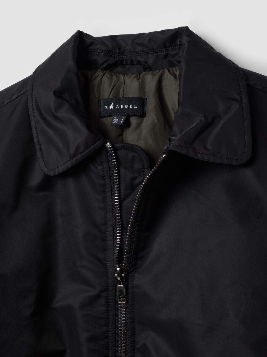 Giubbotto nero crop imbottito con zip e collo a camicia_1