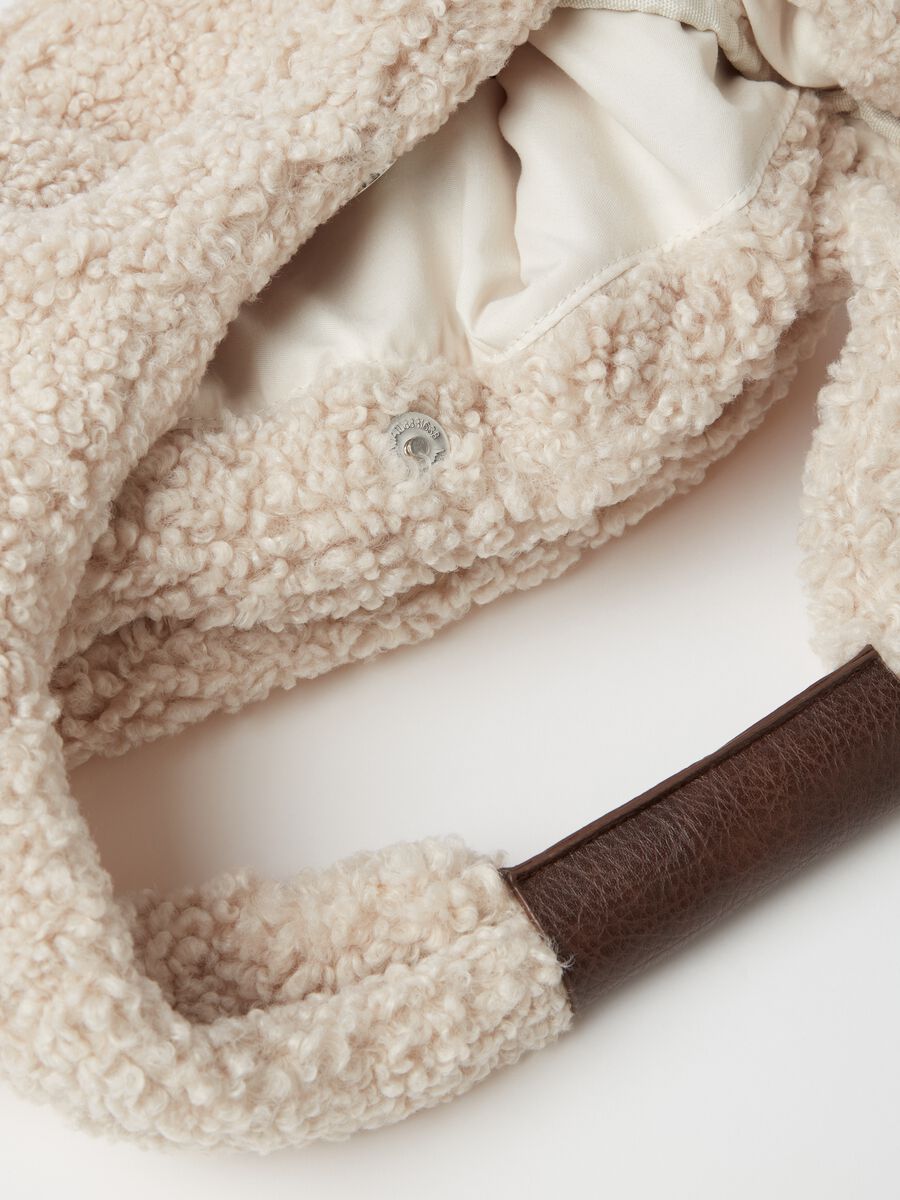 Hobo bag in sherpa_2