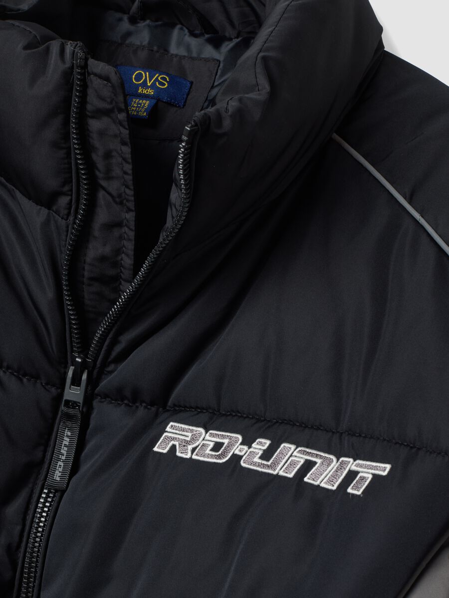 Giubbotto imbottito nero regular fit con zip_2