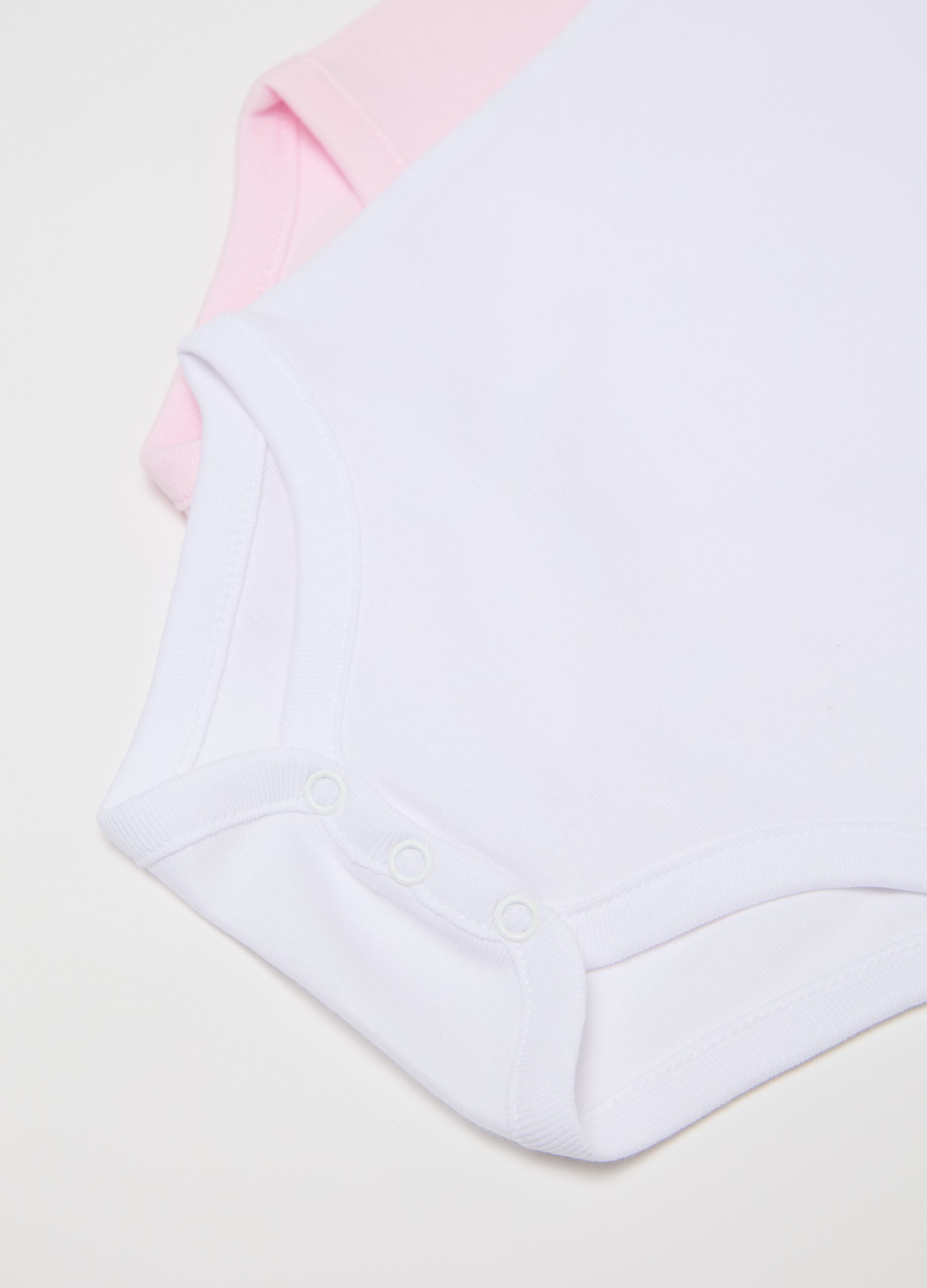Three-pack white and pink bodysuits in organic cotton
