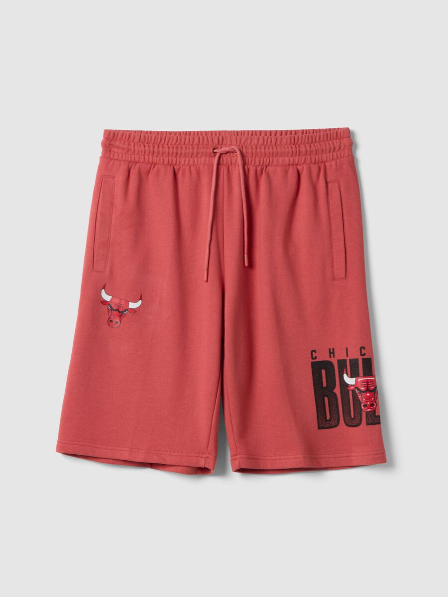 Shorts in misto cotone rossi regular fit con stampa Chicago Bulls_0