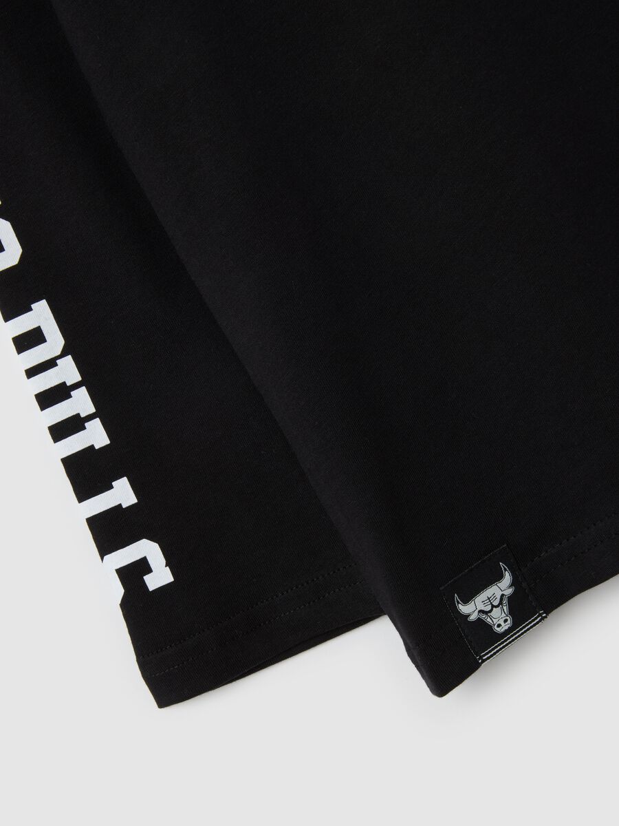 T-shirt da bambino in cotone nero con logo Chicago Bulls_2