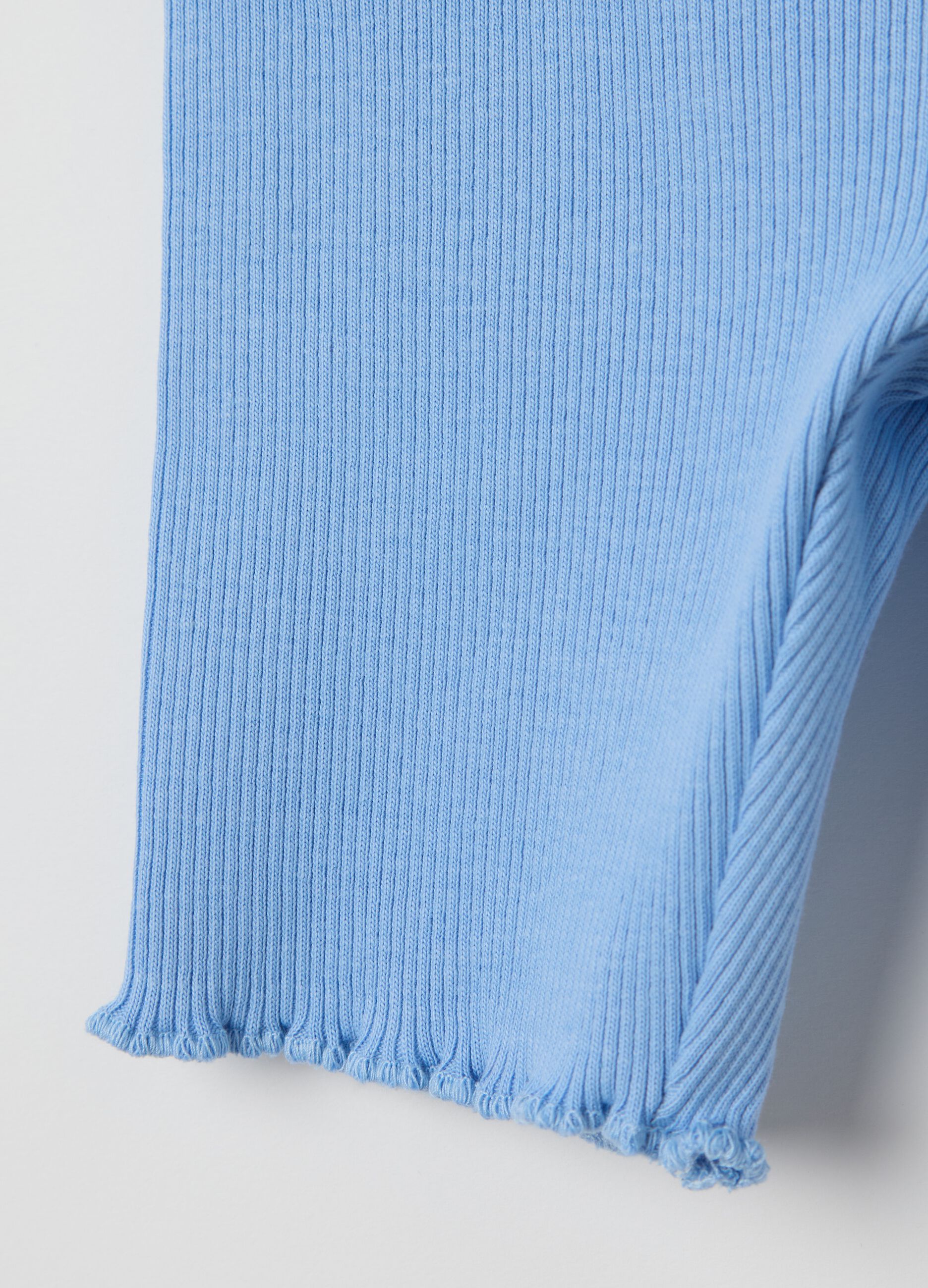 Ribbed light blue shorts with wavy hem