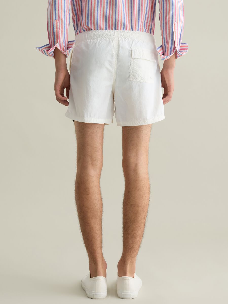 Men’s regular-fit swim boxers in white blend with elastic waist_2