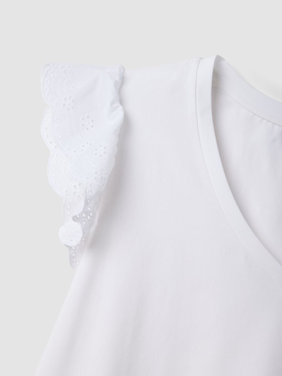 White stretch cotton T-shirt with broderie frill sleeves, regular fit_5