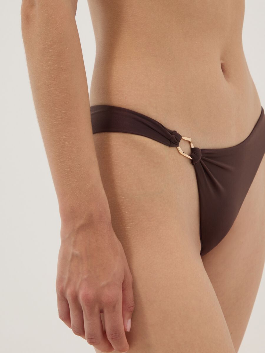 Slip da mare in tessuto elasticizzato marrone con anello_3