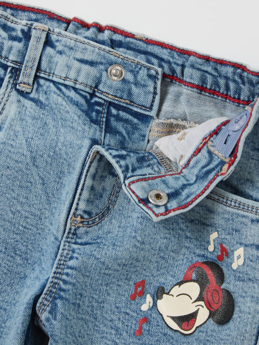 Pantaloni da bambino in denim con stampa Mickey Mouse_3