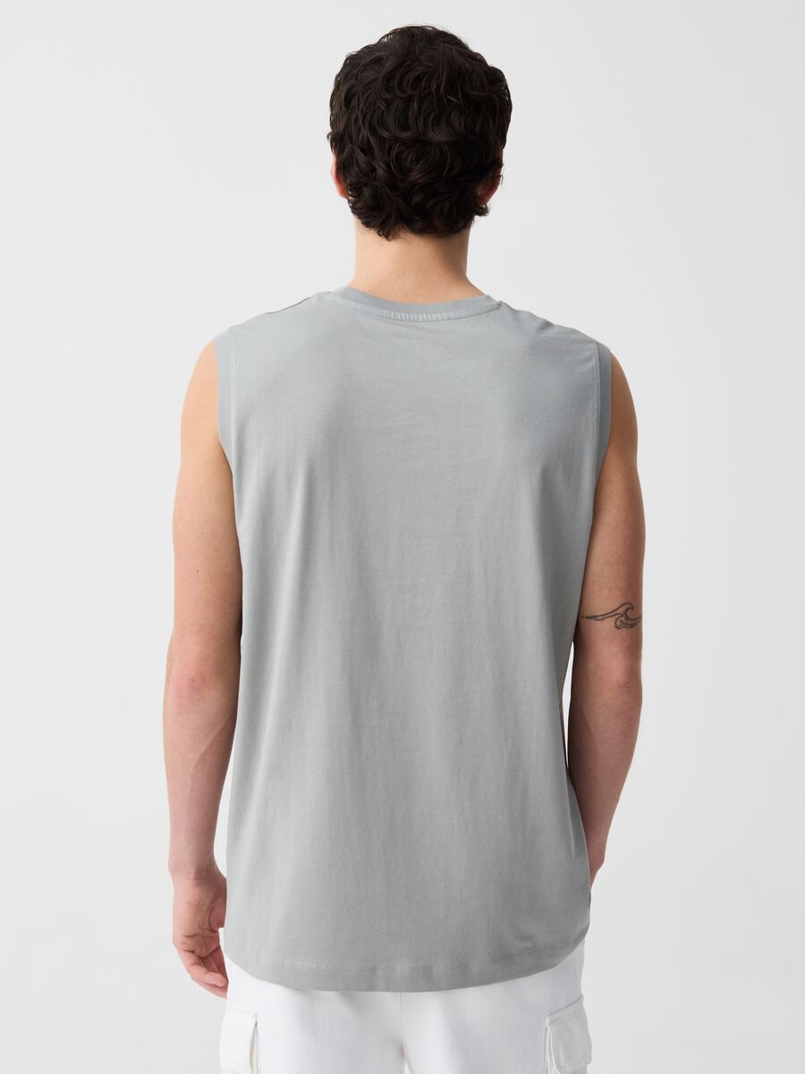 Tank top with round neck with V detail_1