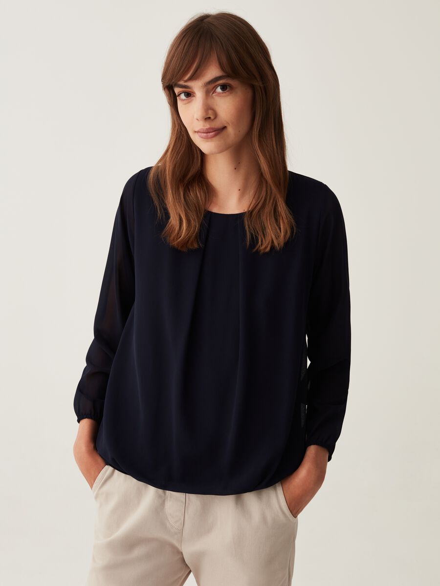 Blusa in crêpe con scollo rotondo_0