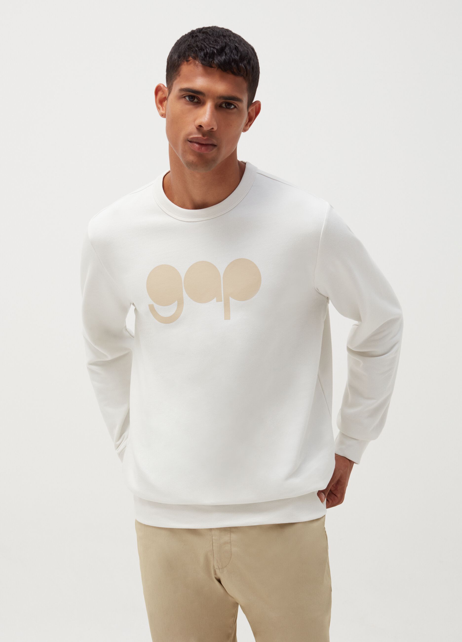 Sweatshirt with round neck and logo print