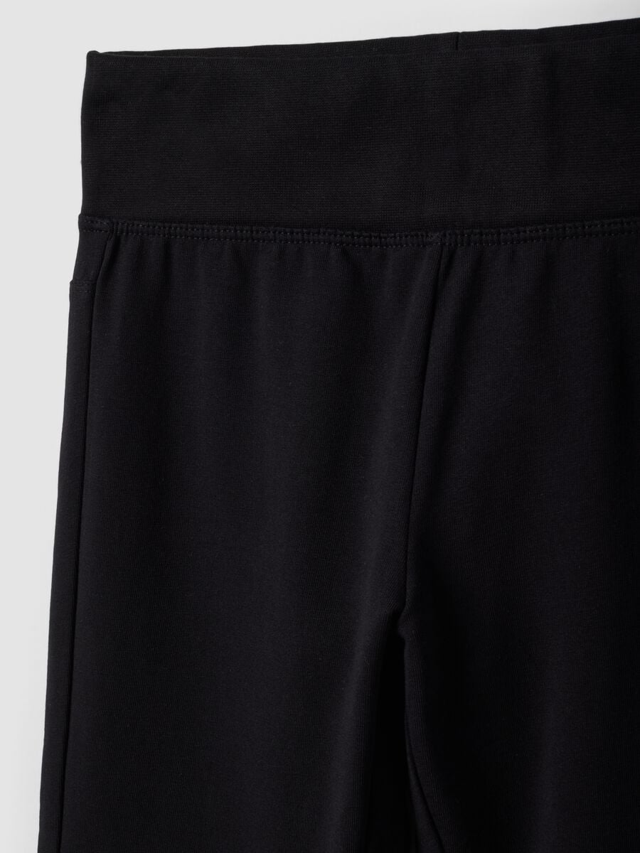 Pantaloni neri flare in cotone organico elasticizzato per ragazza_5