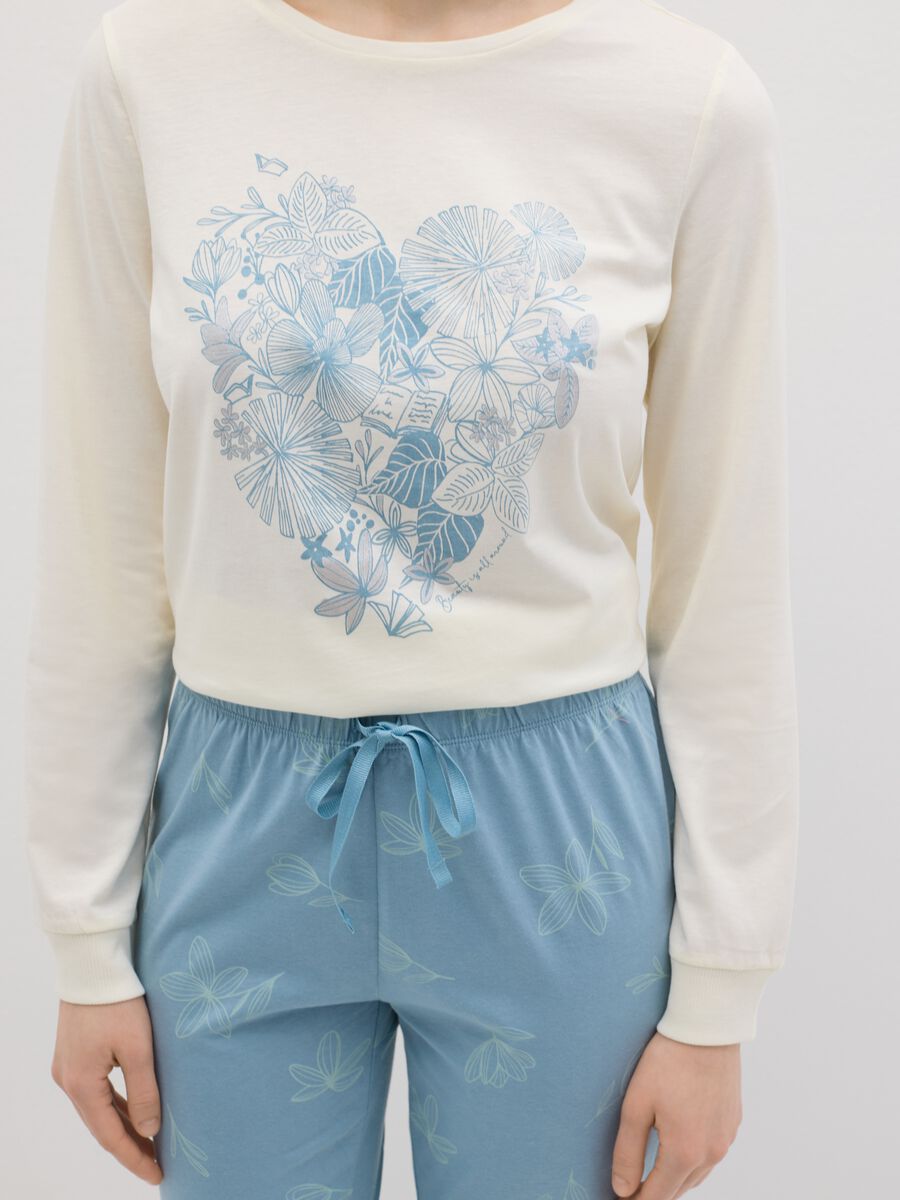 White and light blue cotton pyjamas with floral print_3