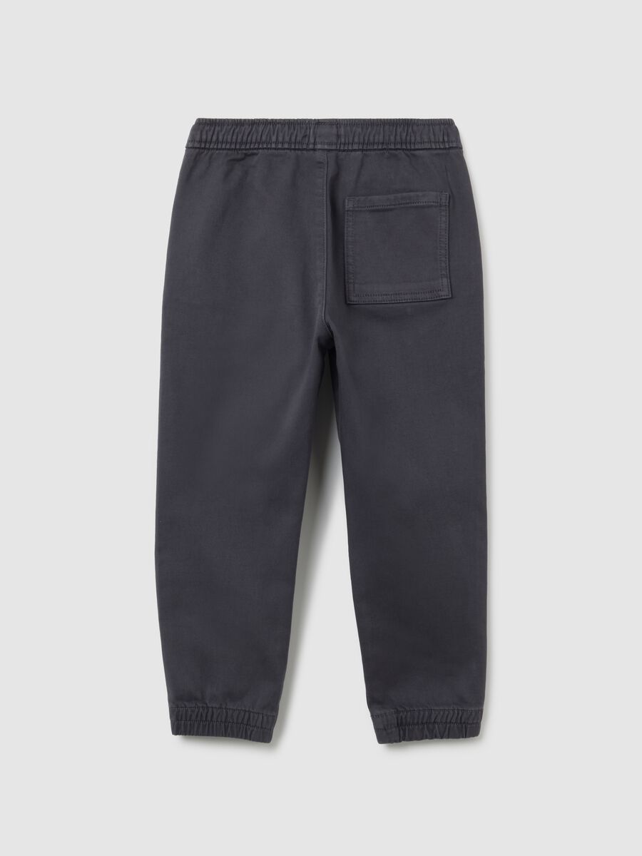 Pantaloni da bambino in cotone elasticizzato nero regular fit_1