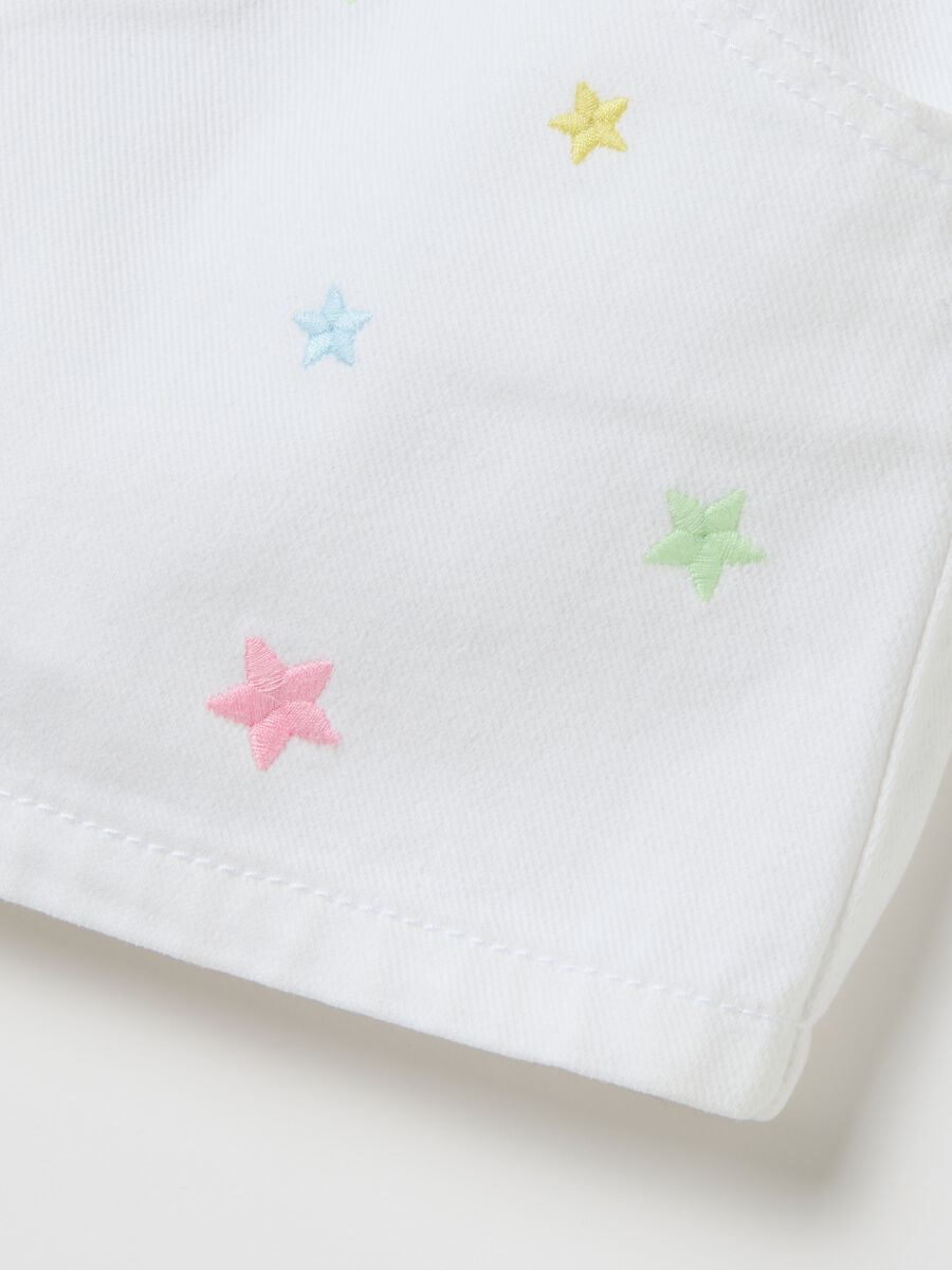 White paper bag shorts with embroidery_3