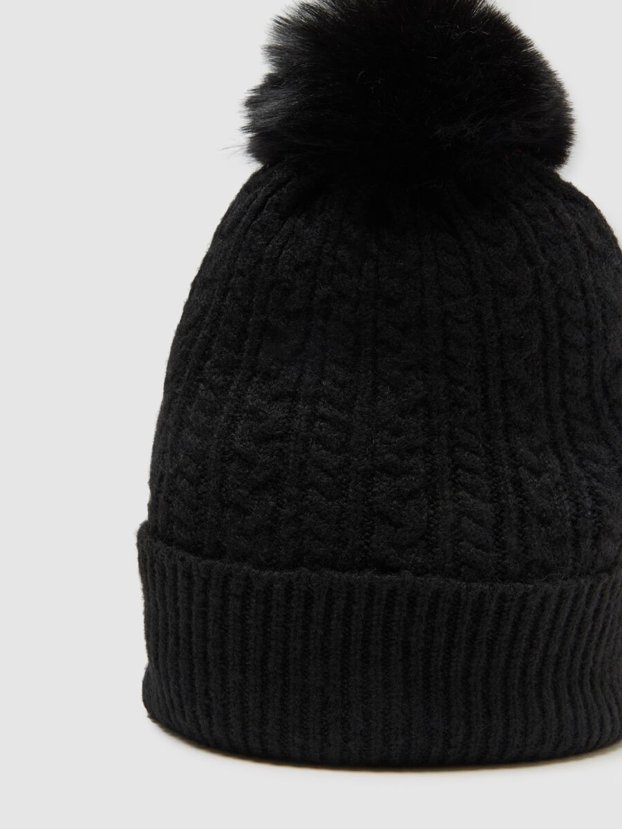 Berretto beanie nero lavorato a maglia con pompon_2