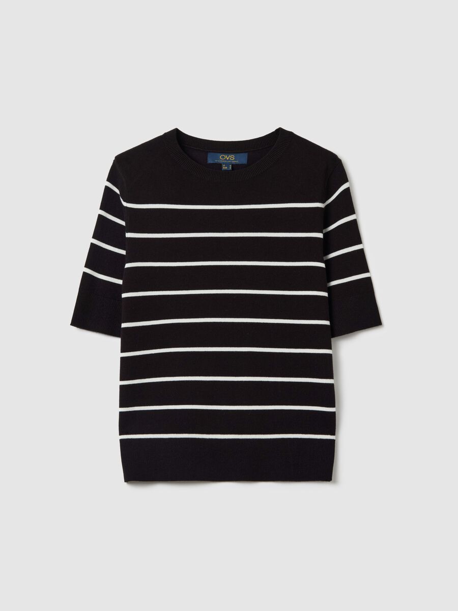 Short-sleeved top with striped design_4