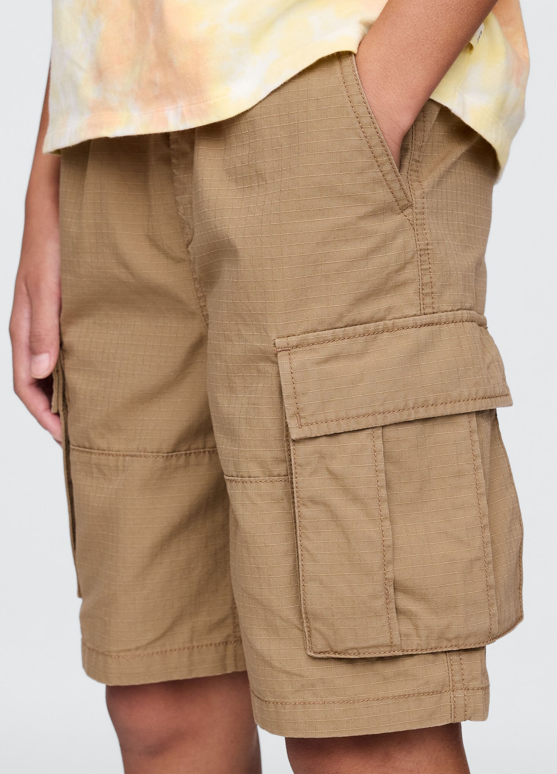 Khaki cargo Bermuda shorts