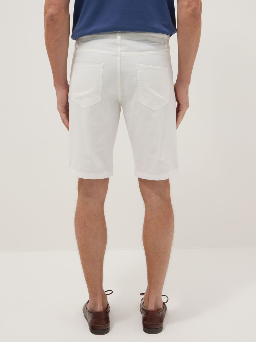 White pure cotton regular-fit shorts_2