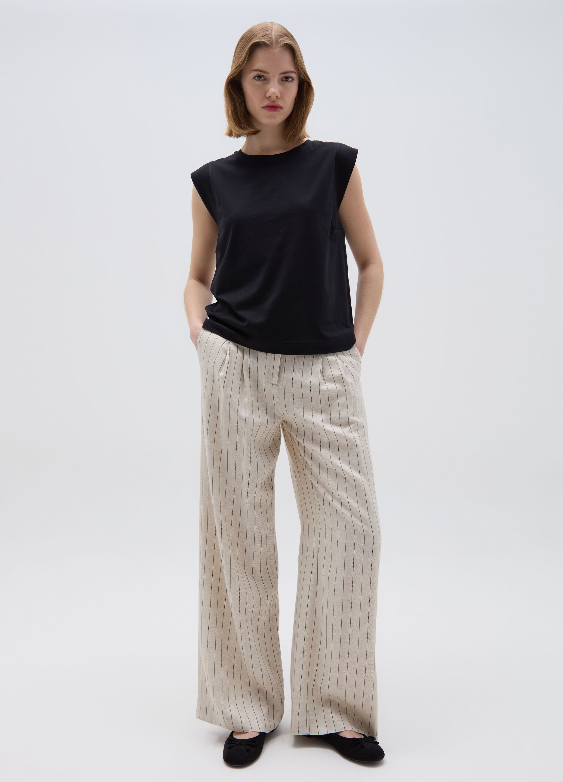 Relaxed-fit sleeveless T-shirt