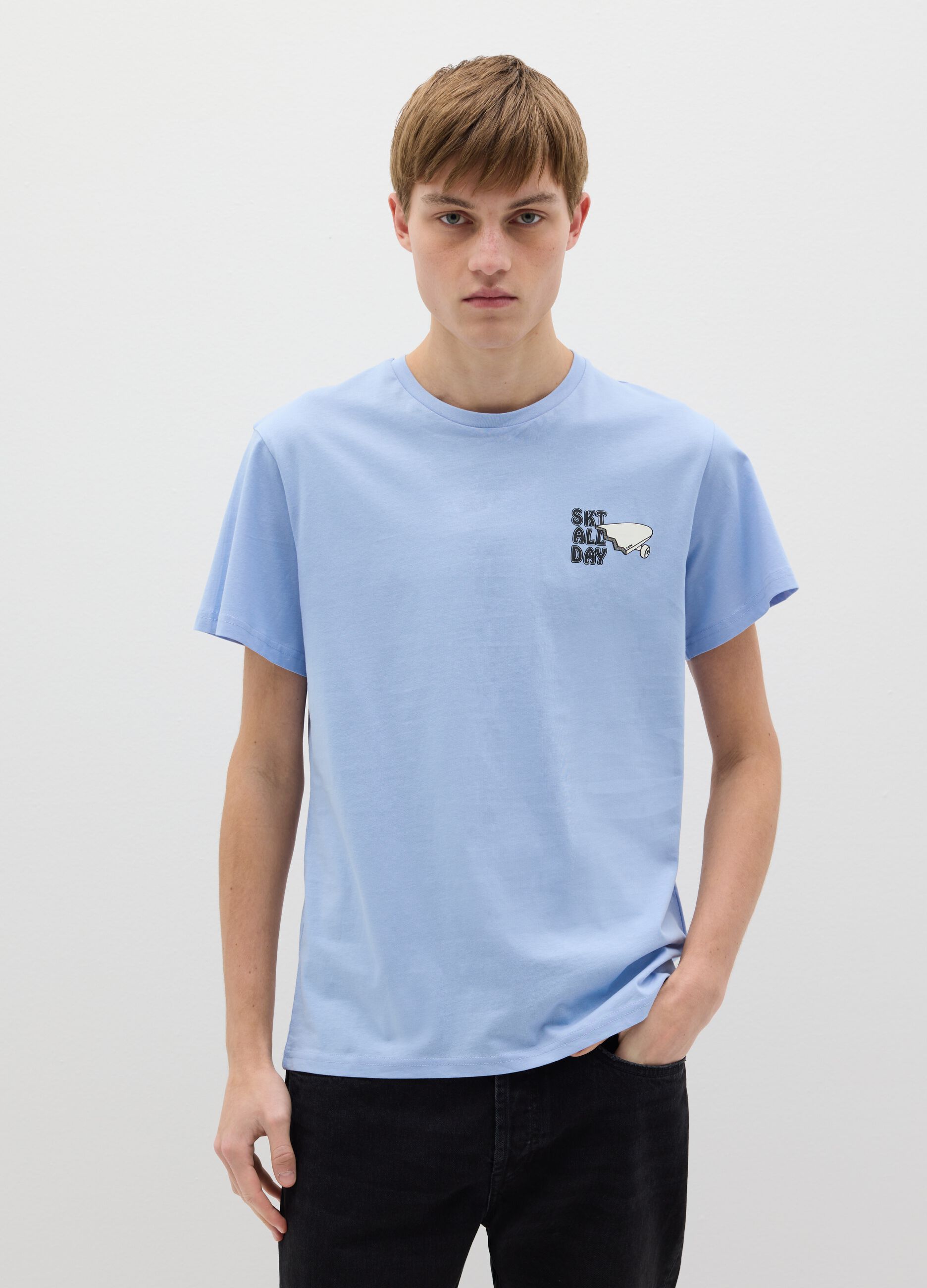 Light blue T-shirt with skateboards print
