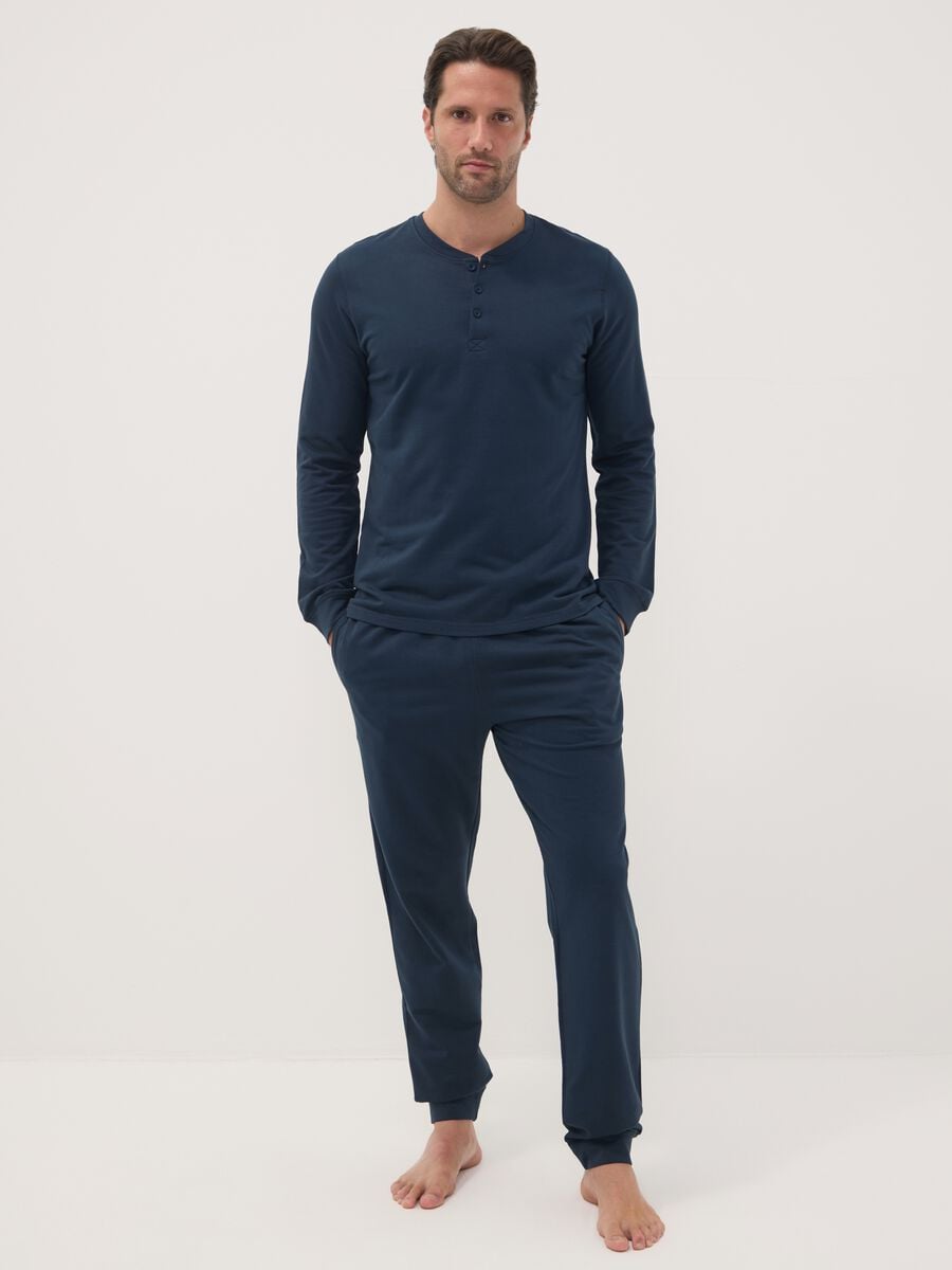Pigiama blu in puro cotone con scollo serafino_0