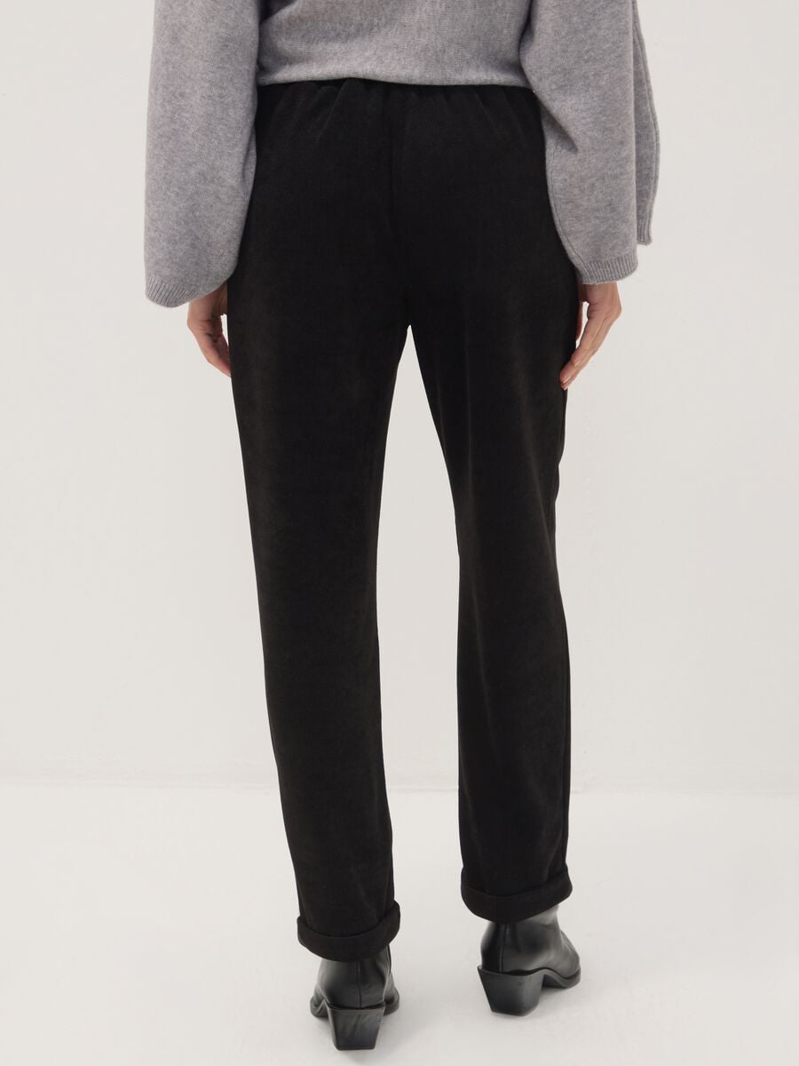 Black ribbed stretch-fabric trousers, regular fit_3