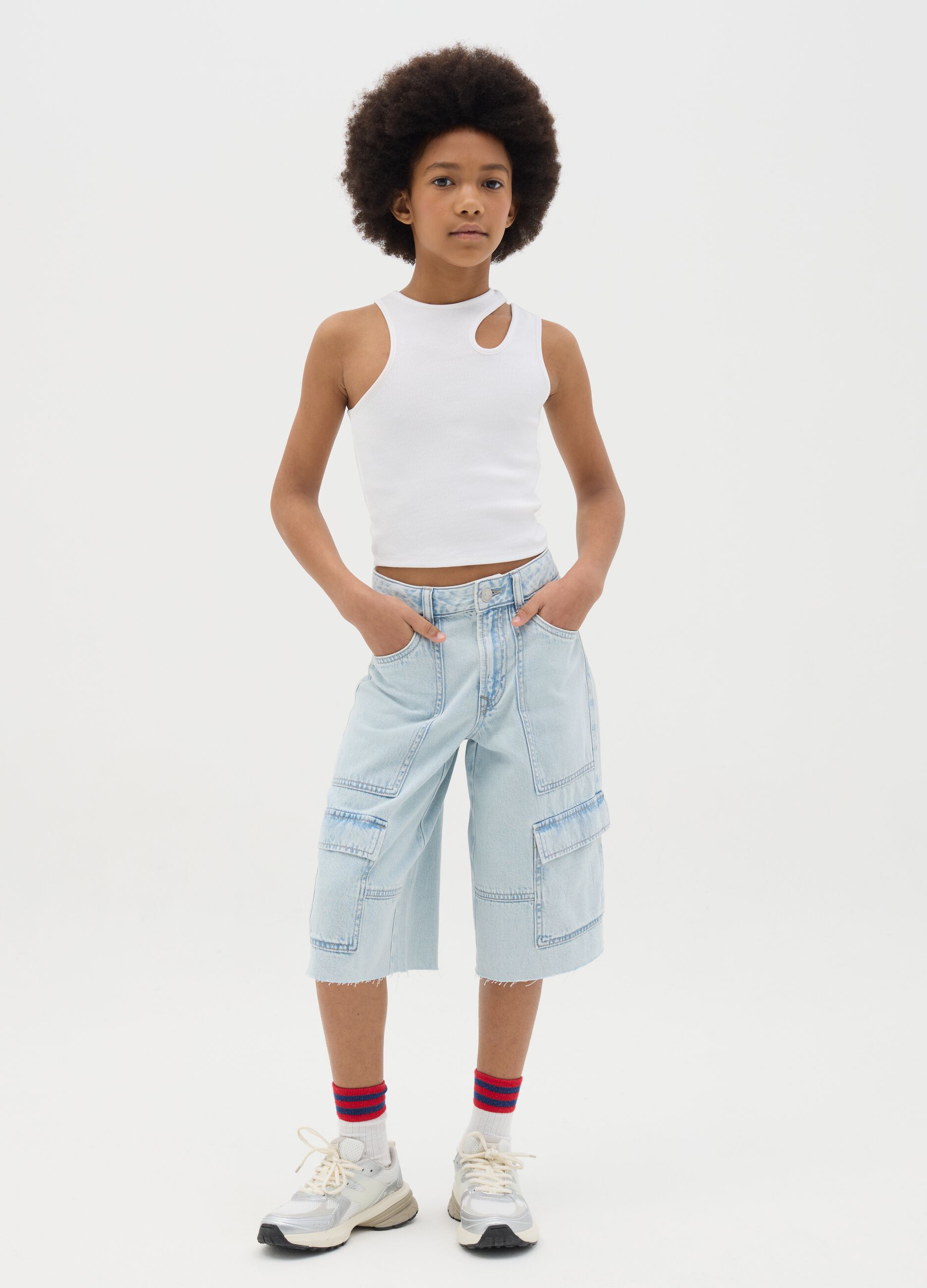 Girls’ light blue regular-fit shorts in 100% cotton with adjustable waist