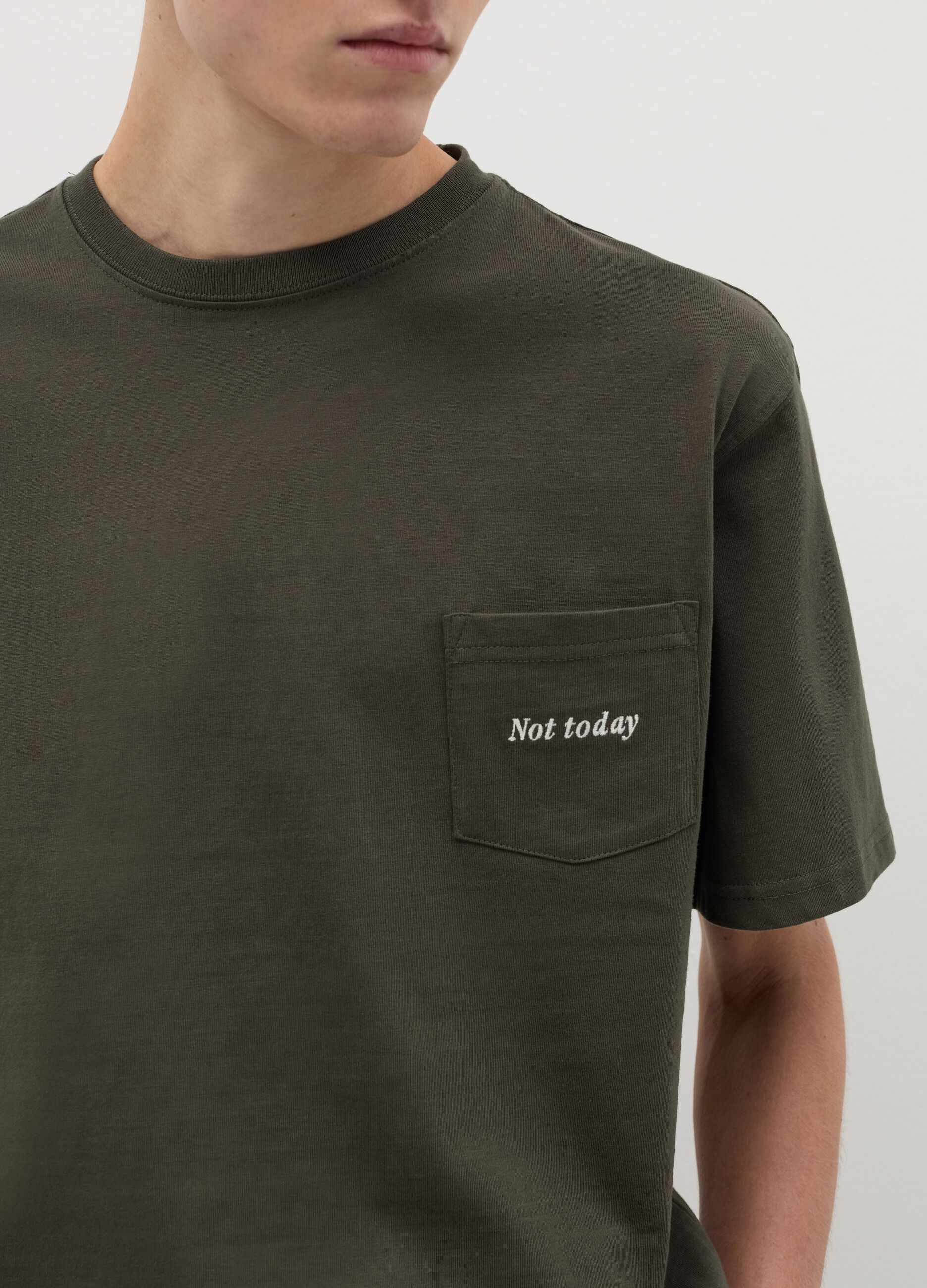 T-shirt with embroidered pocket
