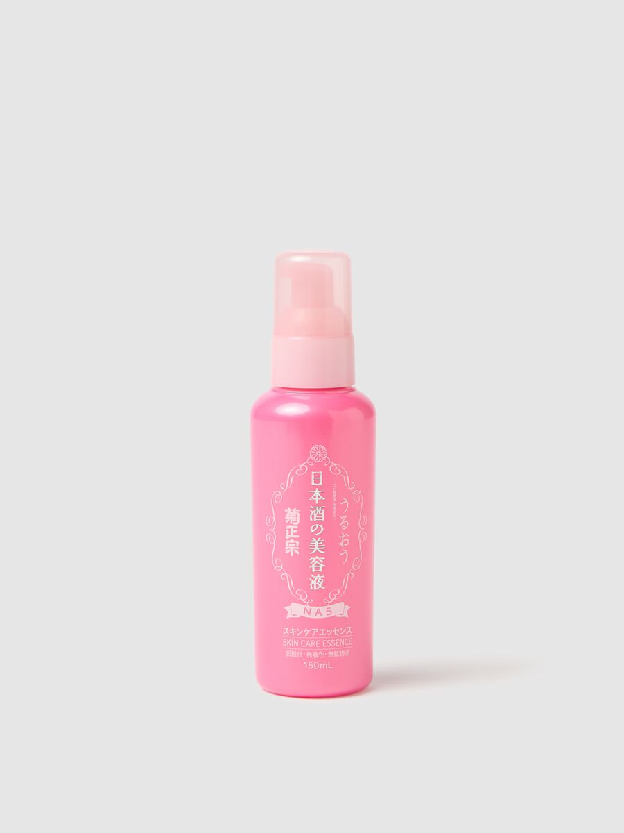 KIKU-MASAMUNE Sake Skin Care Essence is an effective serum, designed to hydrate and brighten the skin._1