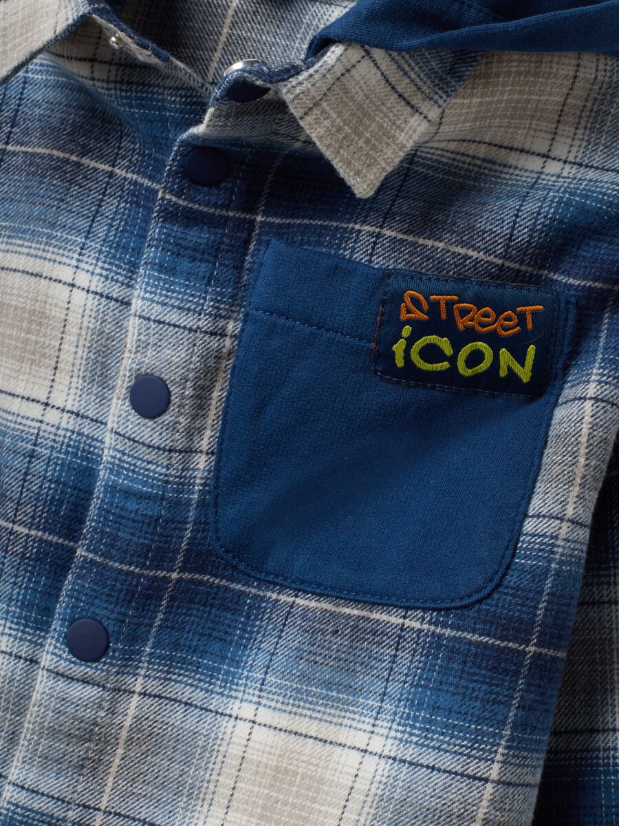 Blue check oversized cotton hooded shirt for baby boy_2