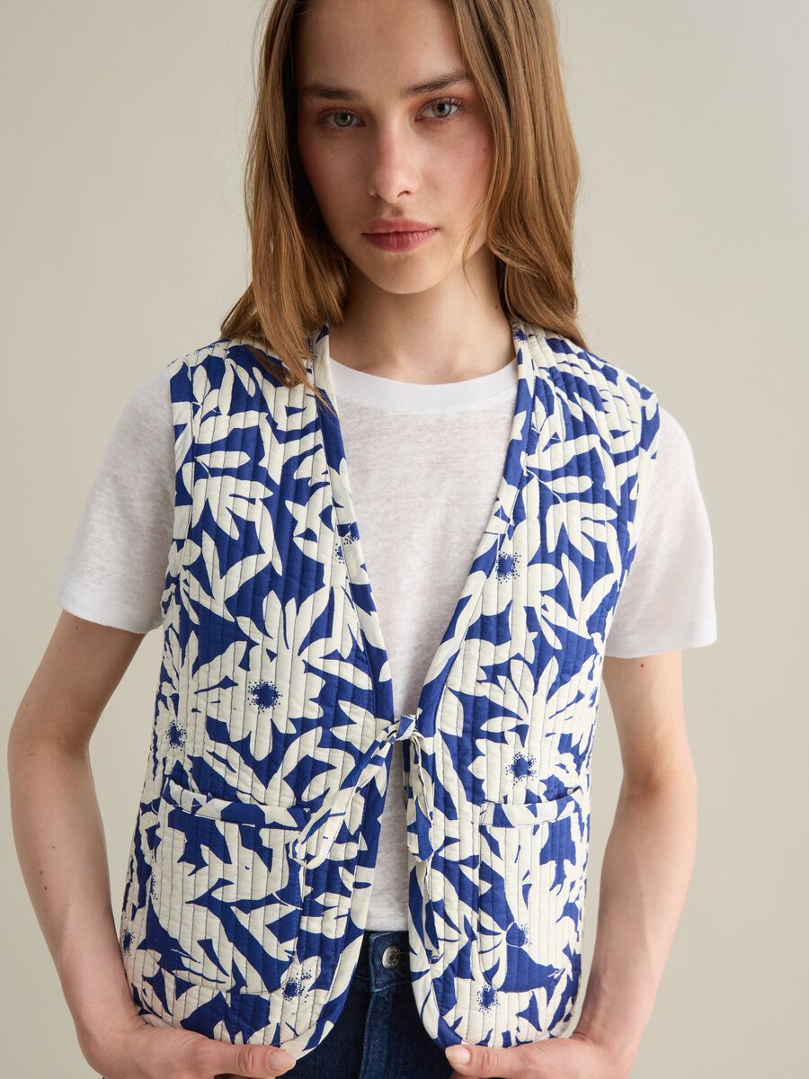 Blue and white floral patterned cotton gilet_2