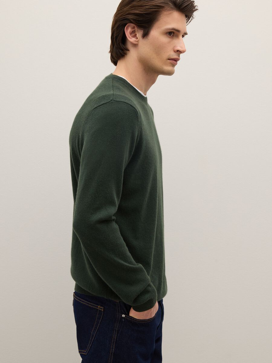 Green crewneck pullover in pure cashmere, regular fit_3