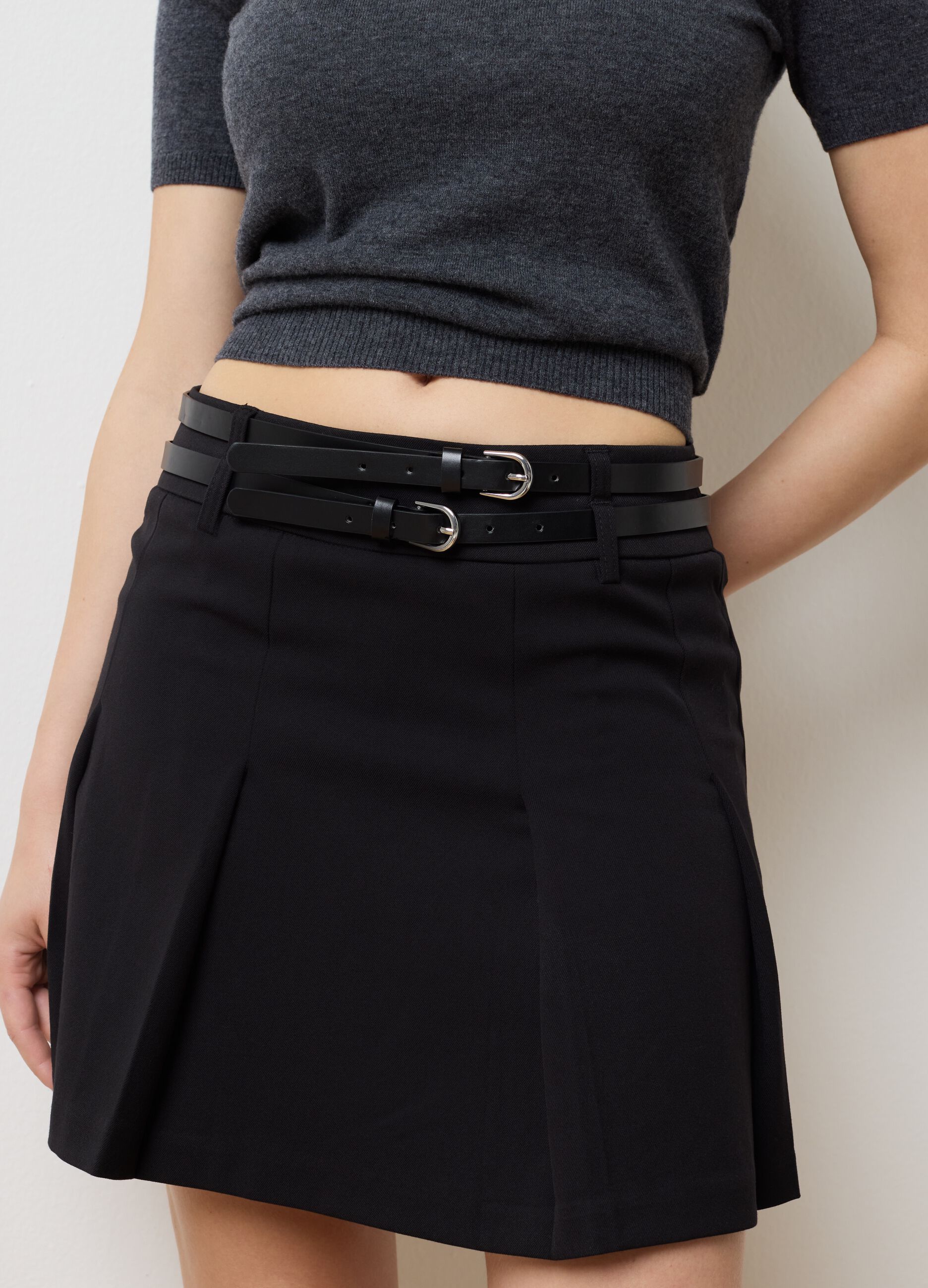 Black stretchy fabric skirt regular fit