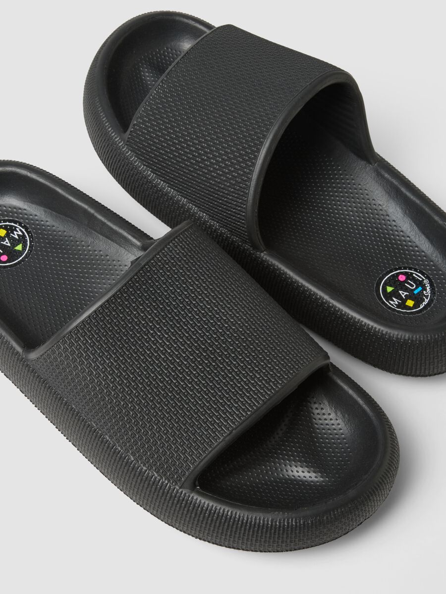 Black Slides with Embossed Texture_2