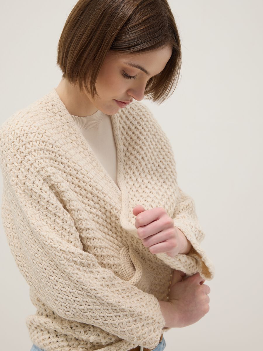 Cardigan beige regular fit a maglia intrecciata_1
