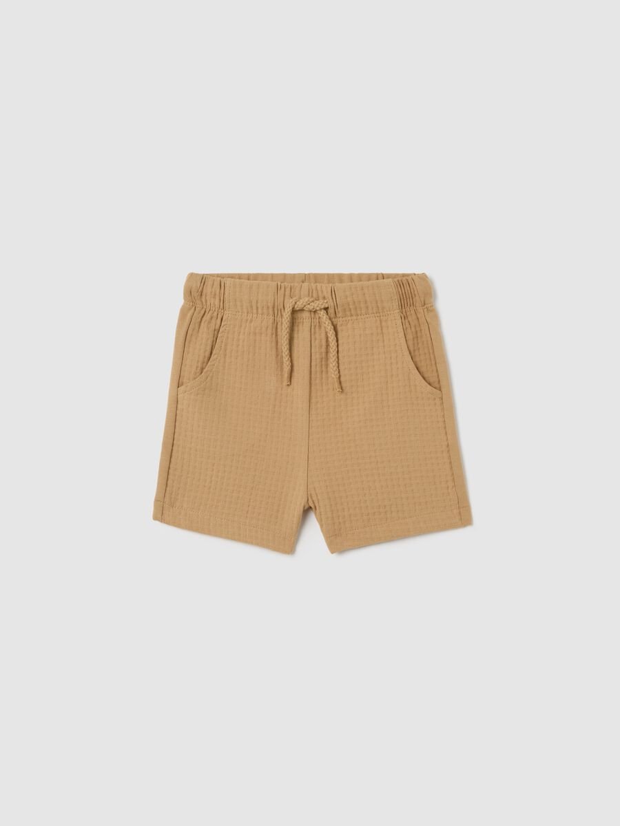 Beige Bermuda shorts with drawstring and waffle weave_0