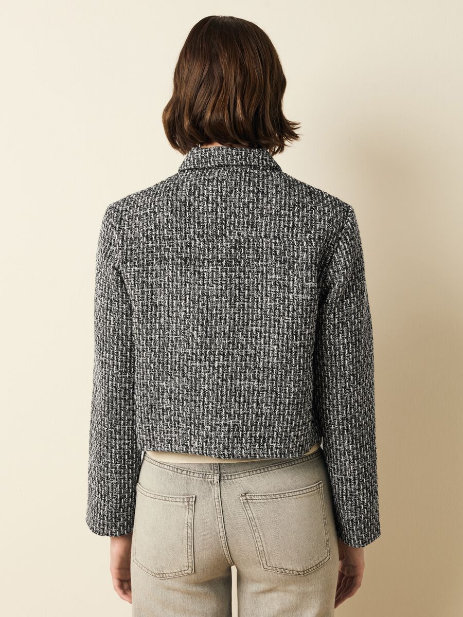 Short jacket in tweed with geometric weave_3