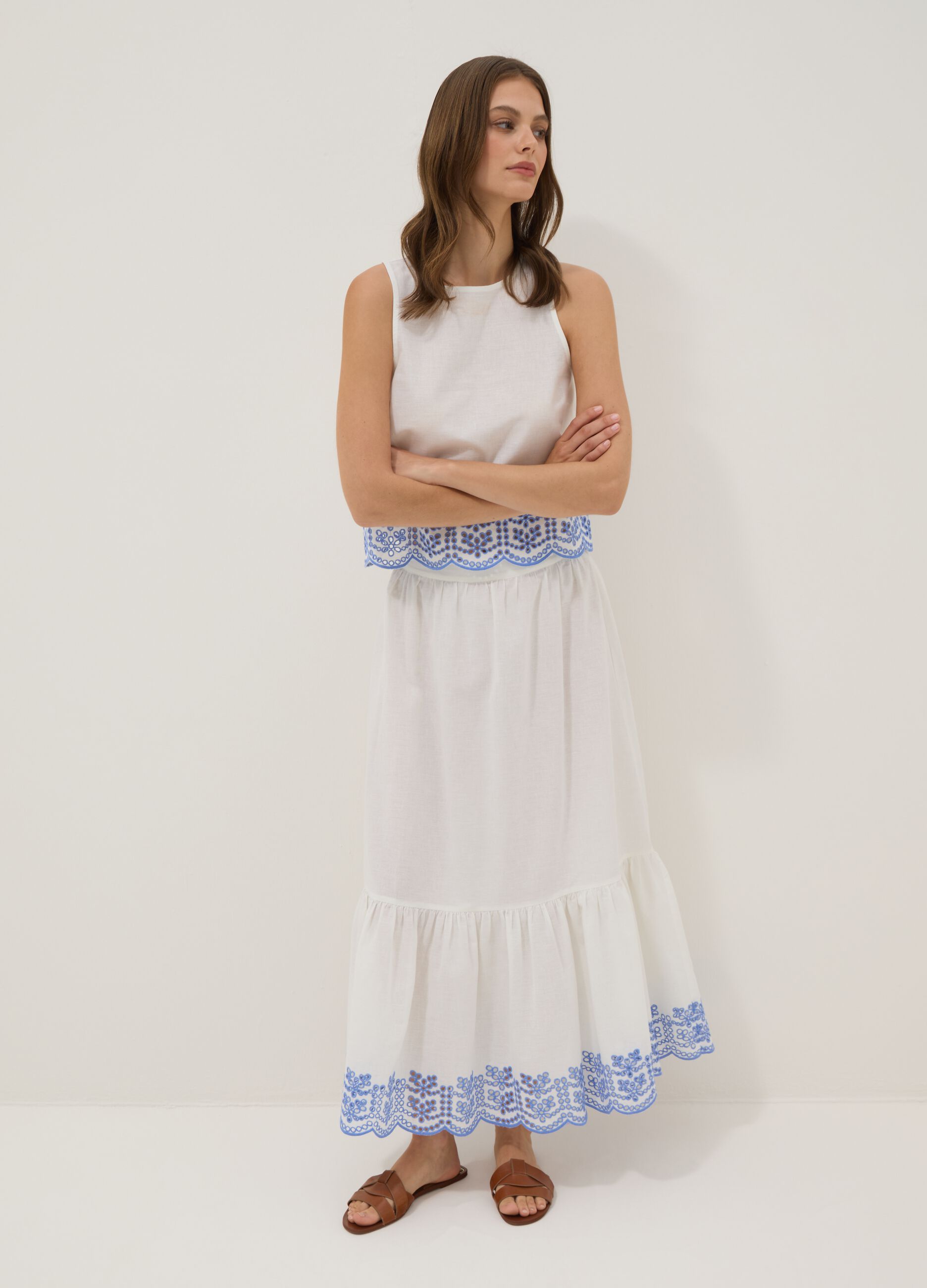 White cotton-linen blend skirt with embroidery