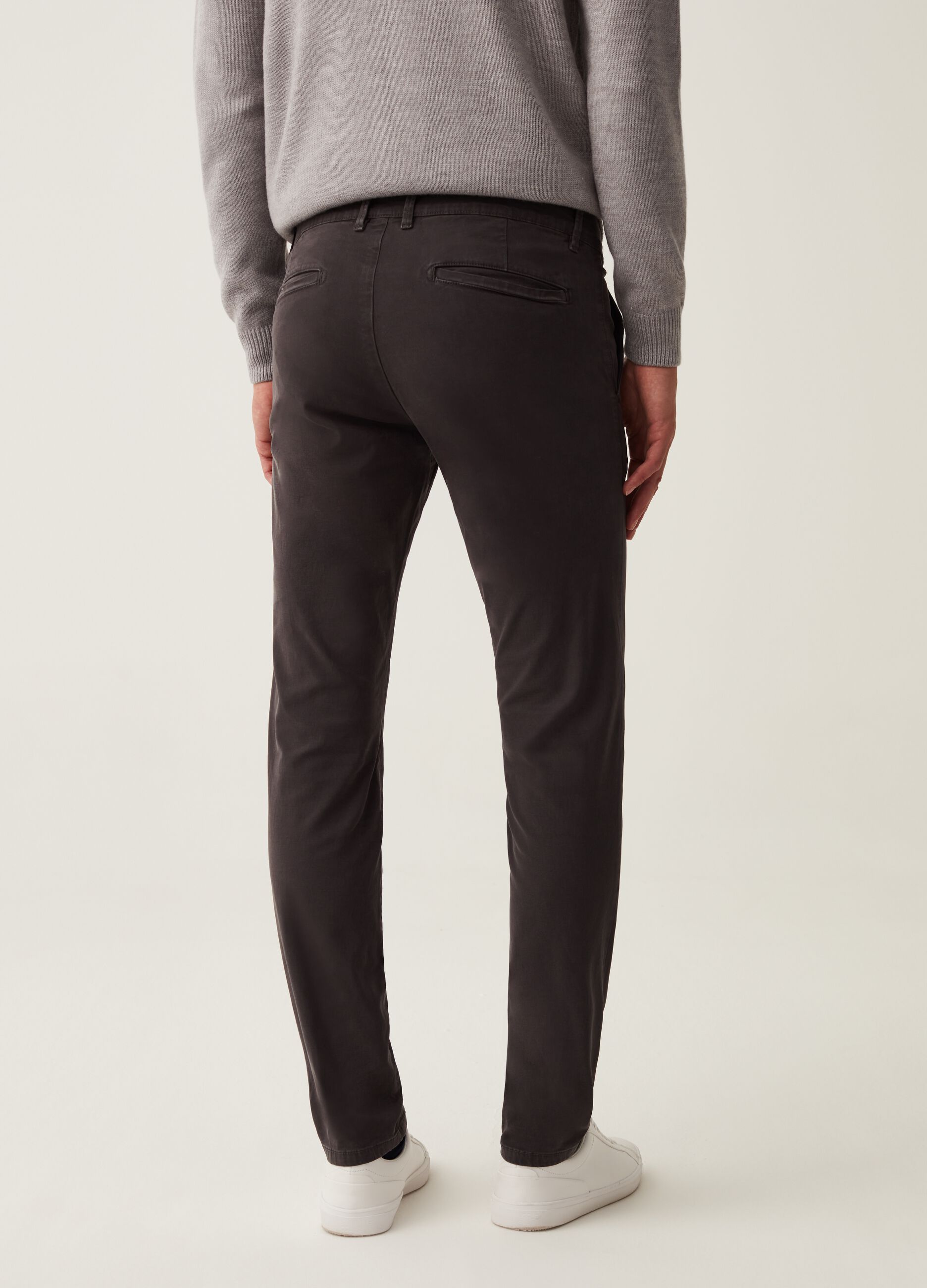 Pantaloni chino in cotone stretch_0