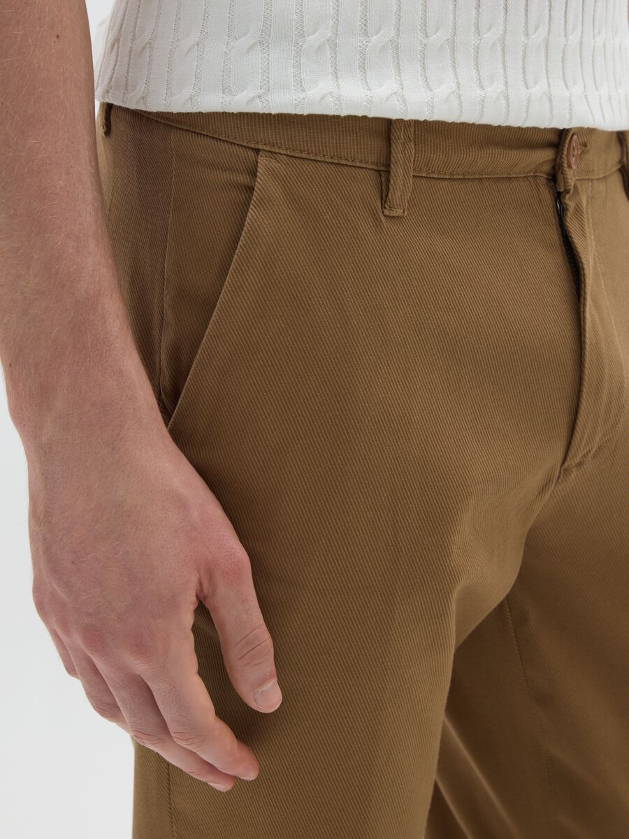 Pantaloni chino marroni in cotone elasticizzato slim fit_3