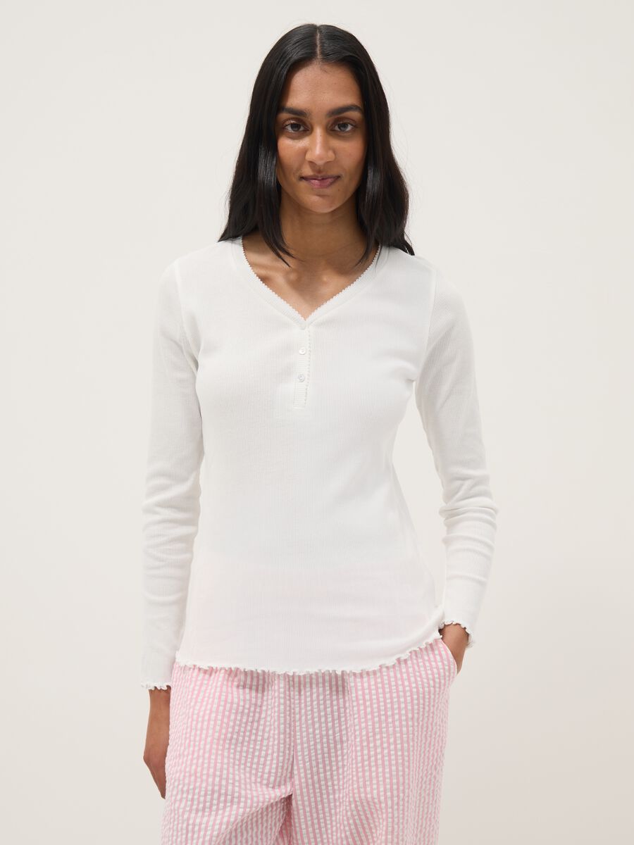 Maglia da notte in puro cotone bianca regular fit con collo serafino_1