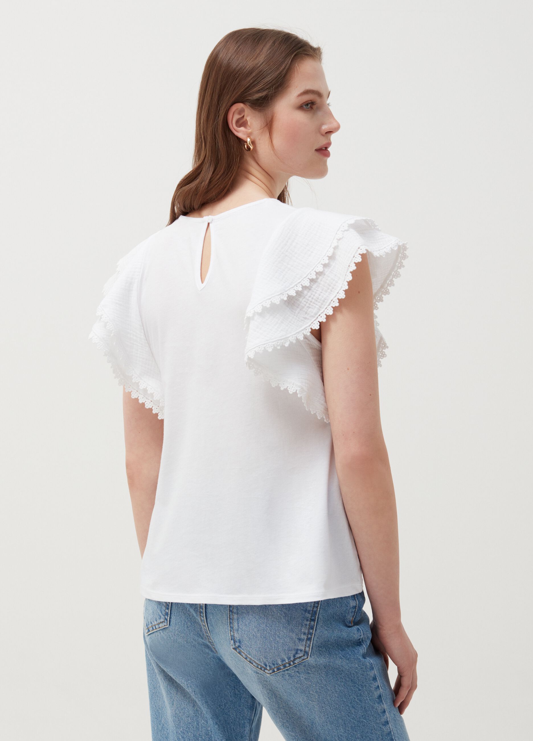 T-shirt with flounced sleeves