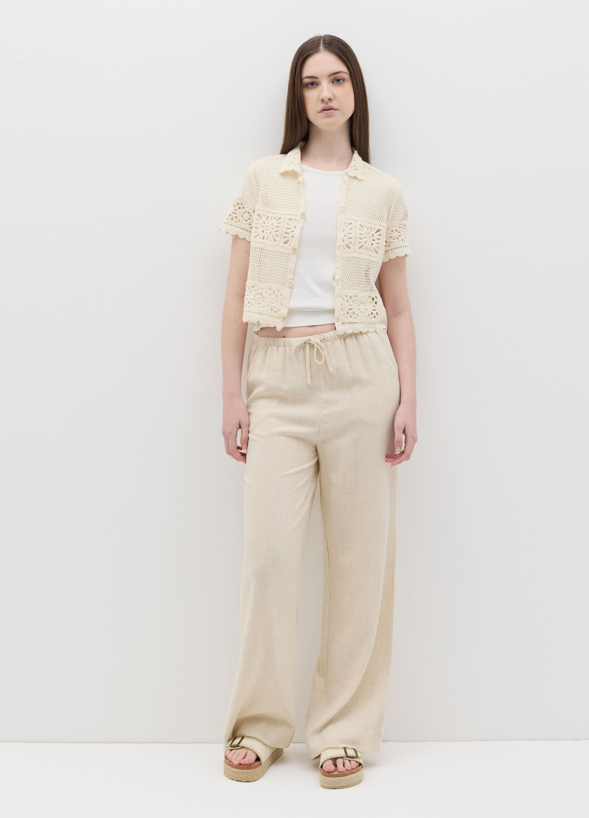 Women’s short, beige regular-fit shirt in cotton blend.