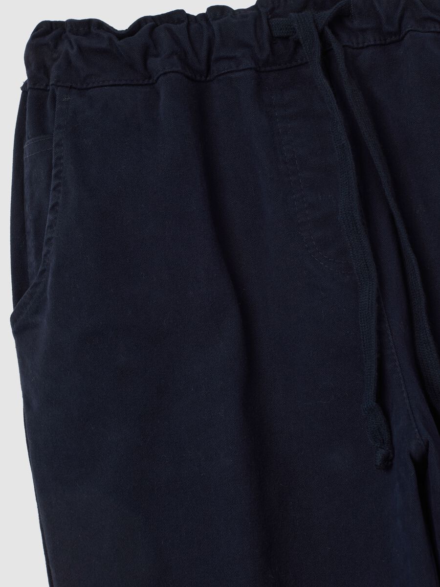 Pantaloni blu con vita elasticizzata e coulisse_1