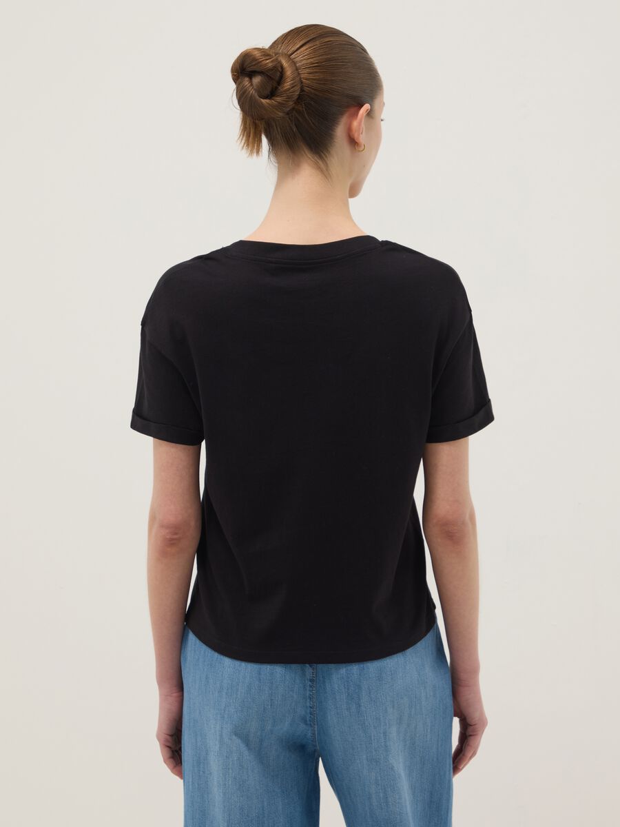 T-shirt in puro cotone nera relaxed fit con collo a V_3