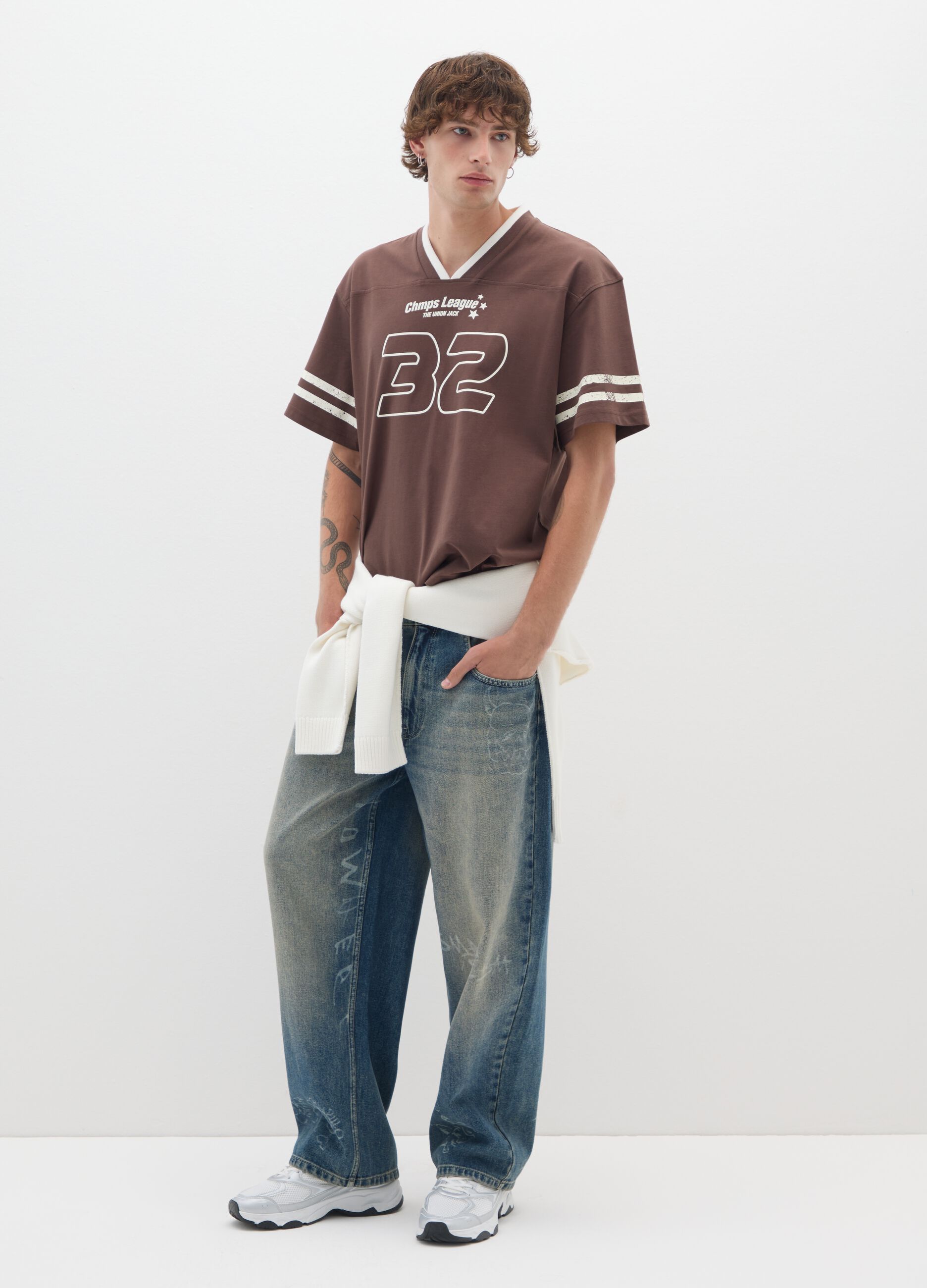 Low-rise blue jeans in pure cotton denim