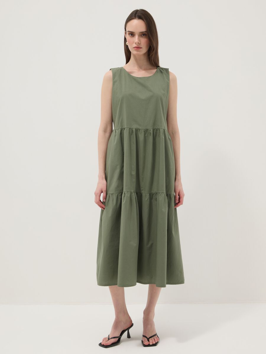 Abito verde smanicato in puro cotone con balze regular fit_0